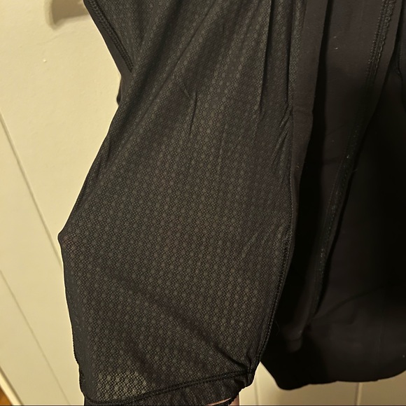 Lululemon Cropped High Rise Mesh Legging - Picture 2 of 3